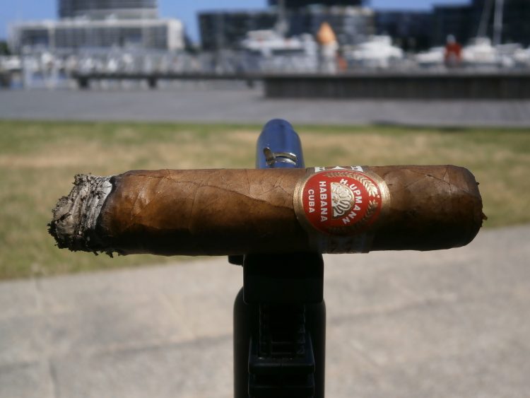 H. Upmann Travel Humidor Robusto Duty Free Exclusivo 2007 an inch smoked
