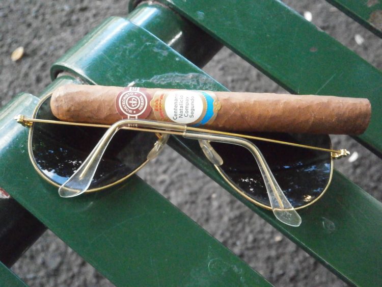 Montecristo B Compay Centennial Humidor unlit, with Ray-Ban Aviators