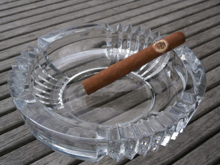 Montecristo No. 4 Compay 95 Aniversario Humidor unlit