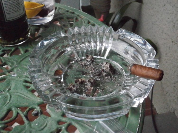 Montecristo No. 4 Compay 95 Aniversario Humidor final inch