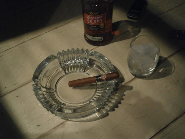 Montecristo No. 4 Reserva Cosecha 2002 unlit with a Havana Club bottle