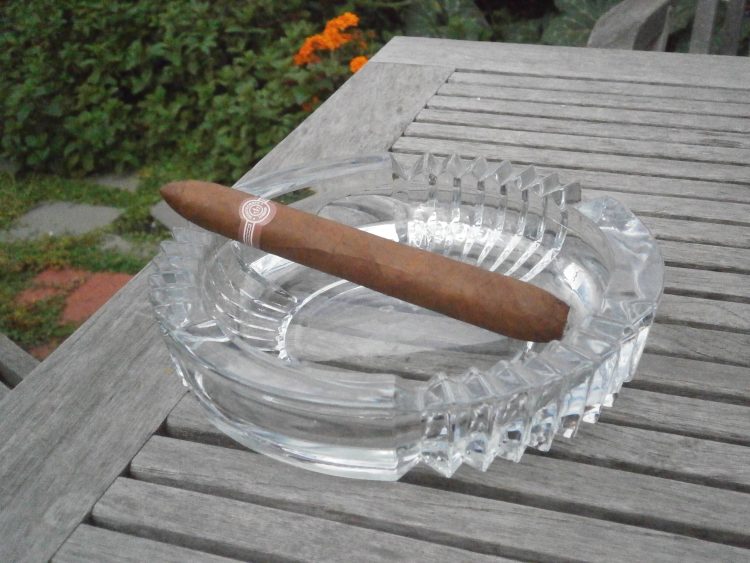 Montecristo Salomones II Montecristo Humidor unlit