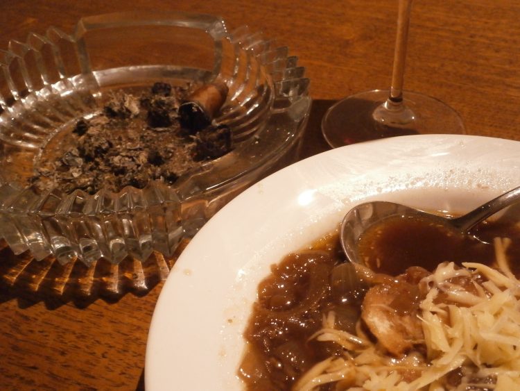 Partagás Piramides Edición Limitada 2000 nub, with French onion soup