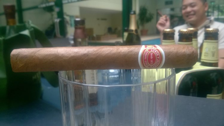 Romeo y Julieta Petit Coronas unlit
