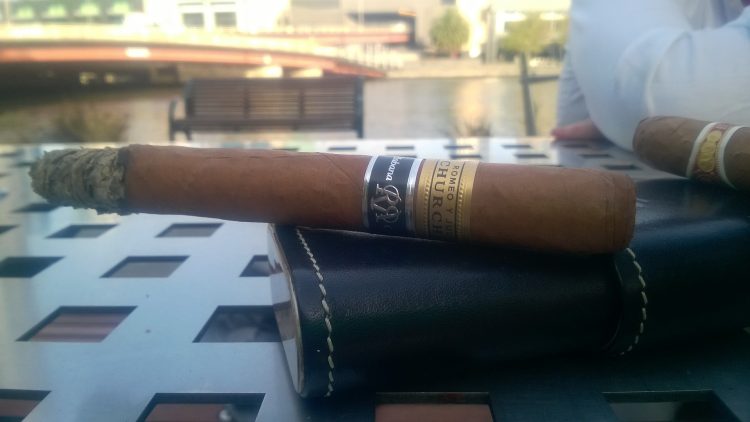 Romeo y Julieta Churchill Reserva Cosecha 2008, an inch is smoke