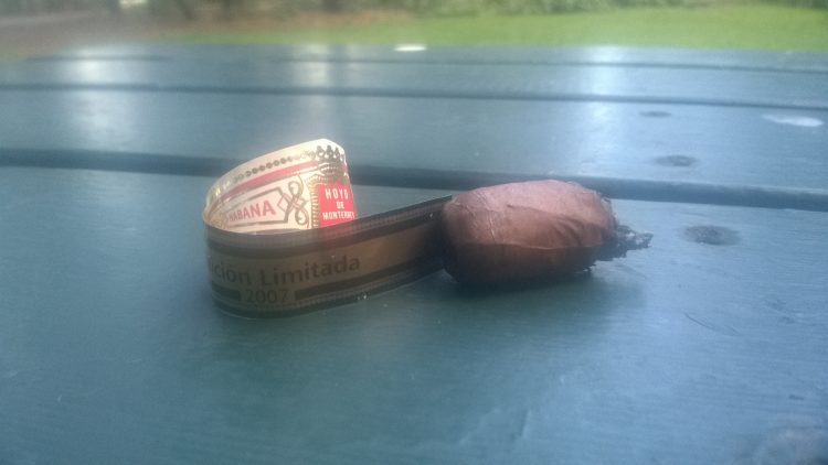 Hoyo de Monterrey Regalos Edición Limitada 2007 nub and bands.