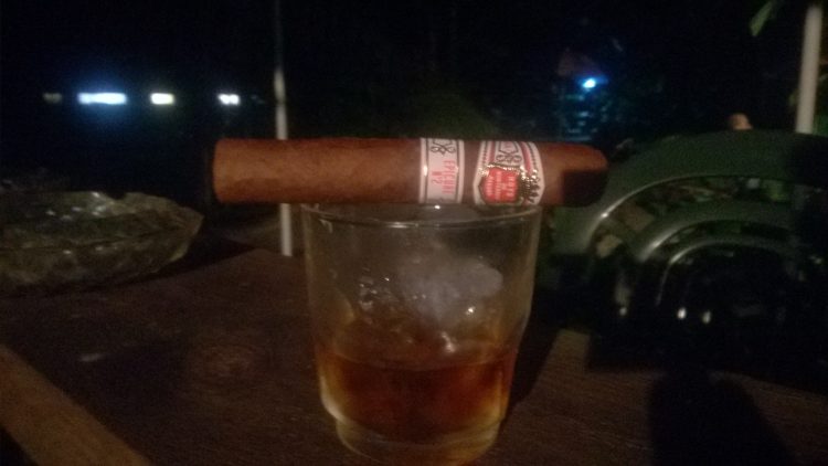 Hoyo de Monterrey Epicure No. 2 unlit, on a glass of Bundy Black.
