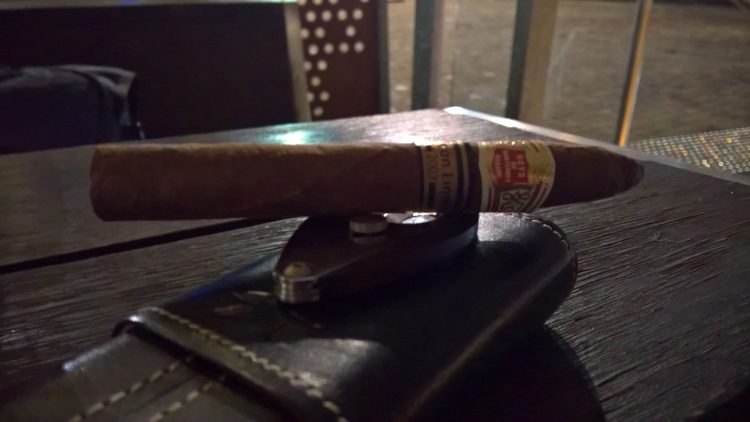 Hoyo de Monterrey Piramide Edición Limitada 2003 unlit