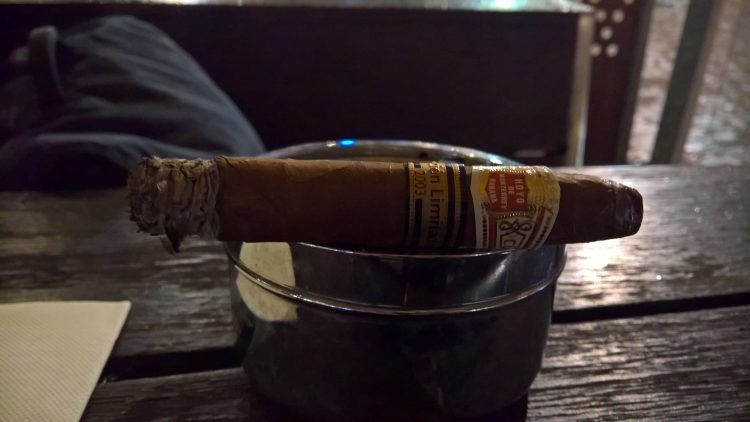 Hoyo de Monterrey Piramide Edición Limitada 2003 somewhat consumed