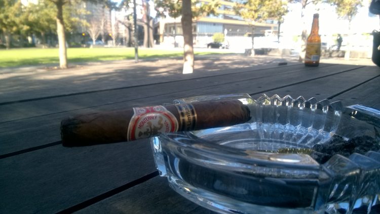 Hoyo de Monterrey Particulares Edición Limitada 2000, mostly burnt